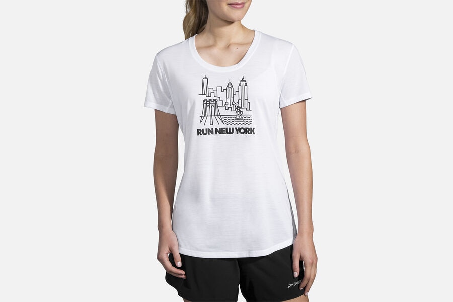 Brooks Women's Distance Graphic Tee Tops White/RUN NYC ( GUTWB7253 )